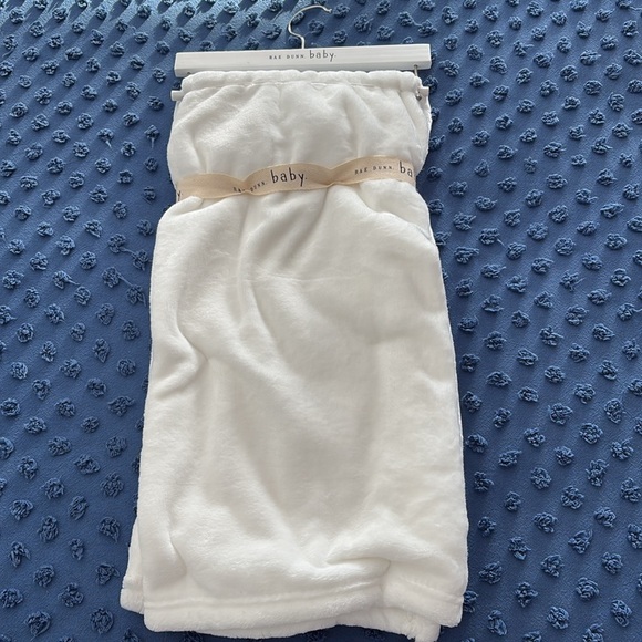 Rae Dunn - ‘Born 2025’ Plush Baby Girl Blanket 30“ x 40“. NWOT. Embroidered - Picture 2 of 3